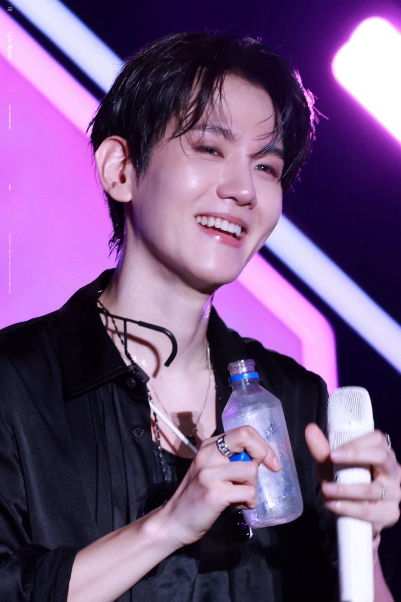 candybaek506's tweet photo. 백현이 다정한 행운 잔뜩 만나는 하루 보내길🤍✨ https://t.co/aU65wYTaTn