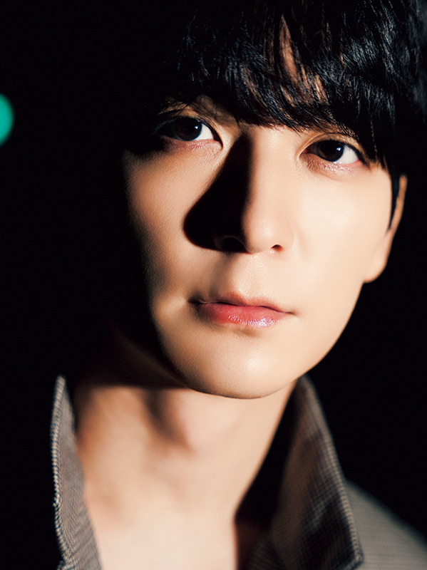 oggi_jp's tweet photo. Oggiの人気連載「耳恋♡推しの声が聞きたくて」、発売中の11月号のゲストは『鬼の花嫁』で多くの女性の心を掴んだ〝あやかし〟玲夜を演じた声優・梅原裕一郎さん。

▶︎https://t.co/ydlad5hHxg

玲夜と共通する部分があるのか尋ねると、「器用なタイプではないですね… それ以上に、ものすごく面倒くさがりです（笑）」と話す梅原さんのインタビュー、ぜひOggi11月号でチェックしてくださいね。

#梅原裕一郎 #鬼の花嫁
@UmeuMeumE_Y @onihana_anime