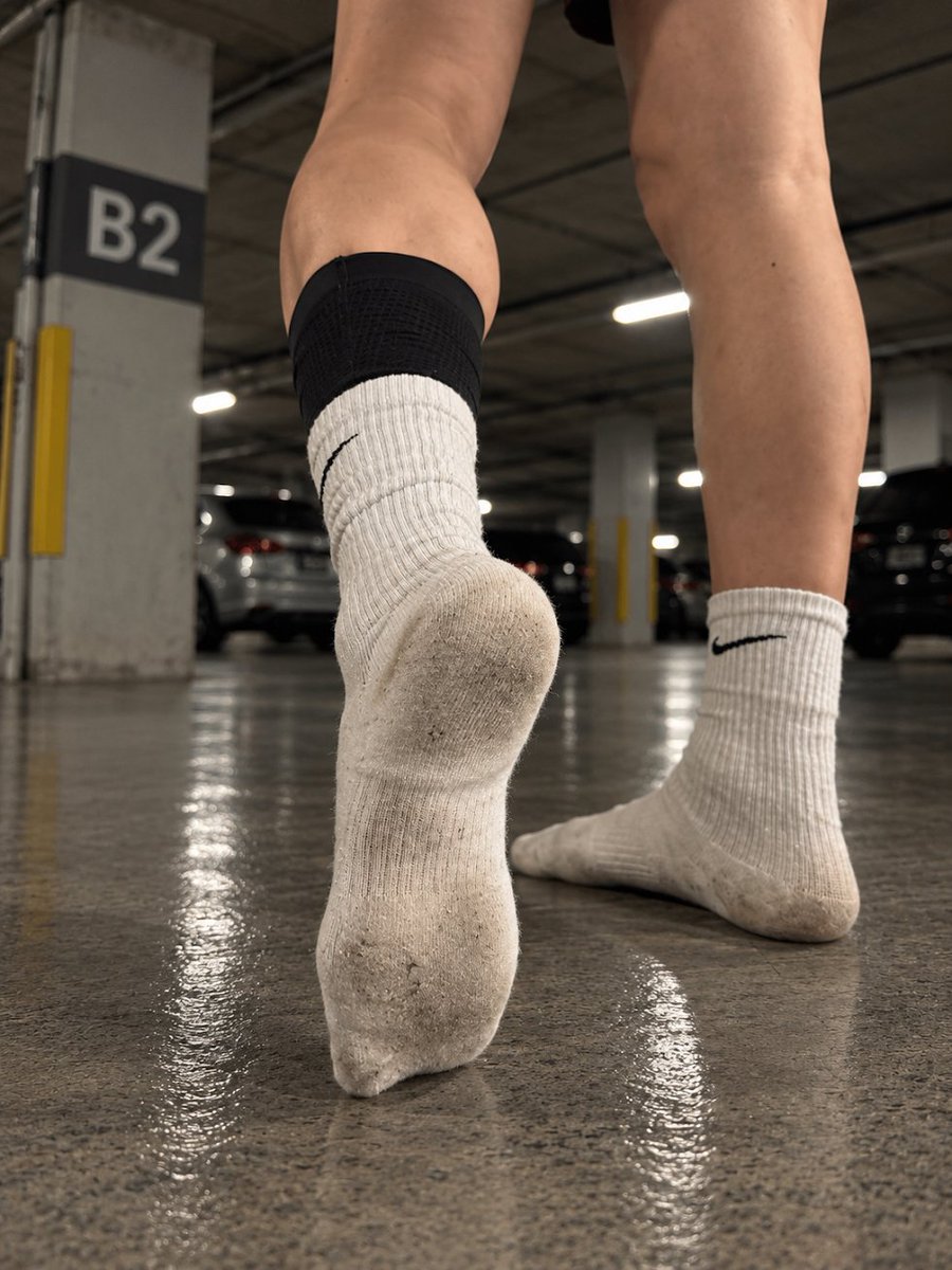 wheelie_pop's tweet photo. 🥵🥵 dirty #vans #nikesocks https://t.co/5sOYlqh4Ep