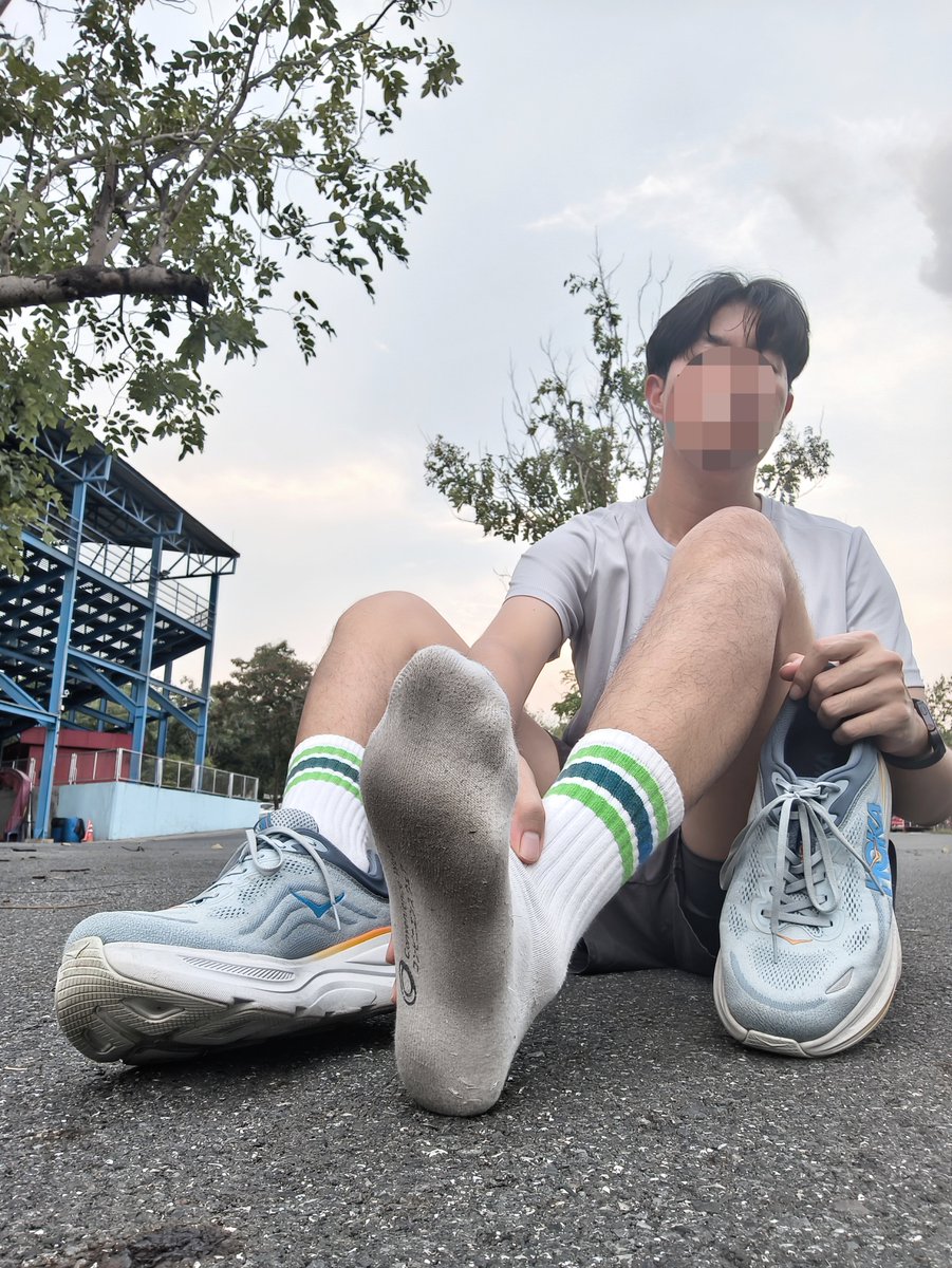 PtnTrams's tweet photo. Run with me, free sniffing socks. 🤪
ถุงเท้าเน่าแล้วเน่าอีก กลิ่นอับตีจมูกไปเลย https://t.co/svDvJZJdRe