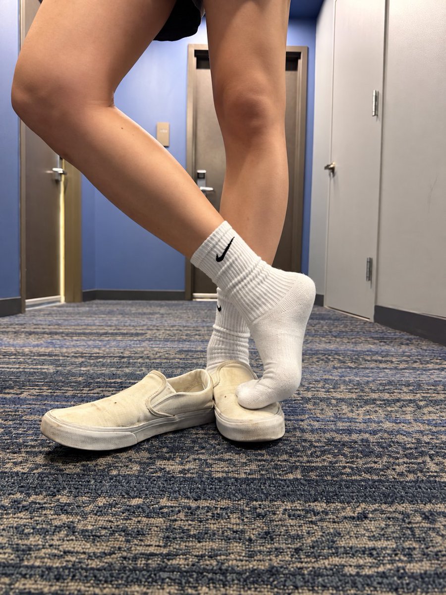 wheelie_pop's tweet photo. 🥵🥵 dirty #vans #nikesocks https://t.co/5sOYlqh4Ep