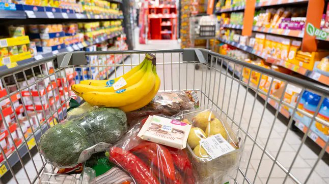 SchnittmengeGe's tweet photo. ⚡In einem neuen Ranking zu Nachhaltigkeit, Tierwohl und Arbeitsbedingungen schneiden Discounter wie Aldi und Netto schlecht ab und belegen die hinteren Plätze im Vergleich zur Konkurrenz. https://t.co/tiFmXTowR7
