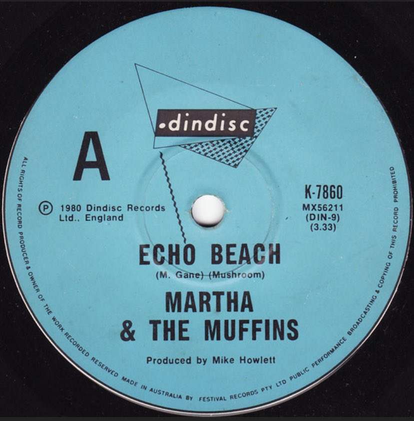 CaptCanada_Eh's tweet photo. 🇨🇦 THIS DAY IN CANADIAN MUSIC HISTORY 🇨🇦

🎵 MARTHA AND THE MUFFINS — “ECHO BEACH”

On October 1, 1980, Martha and the Muffins’ new-wave classic “Echo Beach” was certified GOLD in Canada.

Released earlier that year, the song became the Toronto band’s breakthrough hit and one of the most instantly recognizable Canadian songs of the era.

Written by guitarist Mark Gane, the idea was born partly out of boredom while he worked a summer job checking wallpaper for printing defects. His mind would wander somewhere far more appealing — his own imaginary “Echo Beach.”

The song became a hit well beyond Canada and went on to win Single of the Year at the 1981 Juno Awards. More than four decades later, “Echo Beach” was inducted into the Canadian Songwriters Hall of Fame.

You only need a few seconds before you know exactly what song is coming.

Also, can we talk about that saxophone solo played by Andy Haas?

🎶 “Echo Beach” — GOLD in Canada, 46 years ago today.

#CanadianMusic #CanCon #MarthaAndTheMuffins