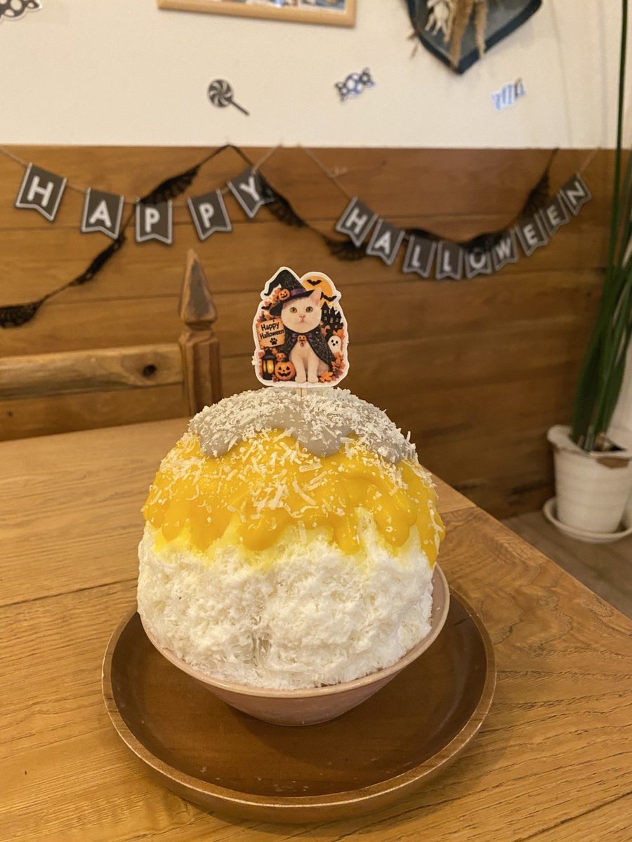BlueApple2021's tweet photo. 10/2
15:00-21:00(L.o20:30)

今日も夜営業の日🌙
オススメは
バターナッツカボチャとブラウンマッシュルーム

不動の1番人気は 栗🌰 

トロトロ無花果も入荷してます！

 #かき氷 #足利市 #スイーツ https://t.co/8S0E6LyFKS