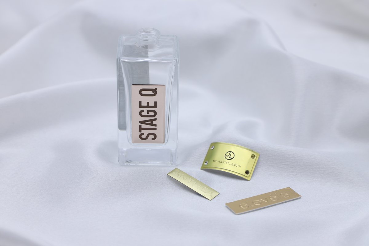 XMT_Packaging's tweet photo. Flat &amp; curved metal logo plates for fragrance bottles.
Perfect for luxury perfume brand decoration.
#CustomMetalLabel #PerfumePackaging #FragranceLabel #LuxuryBranding https://t.co/nwj6iaJziR