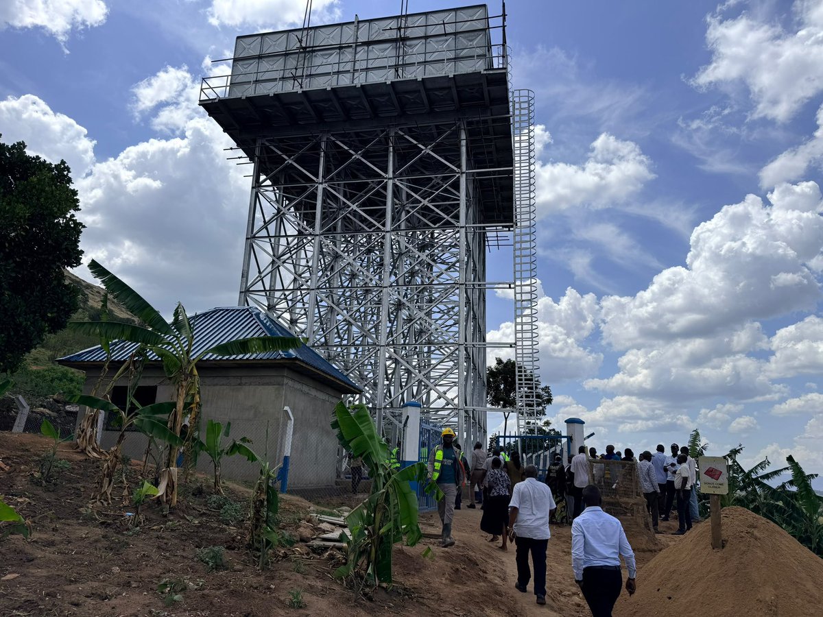 min_waterUg's tweet photo. #MWEworks: @min_waterUg through the Water and Sanitation Development Facility–South West held a site meeting to review progress of construction works for Rubaya Piped Water Supply and Sanitation System in Mbarara District. https://t.co/l2jdO1hgHb