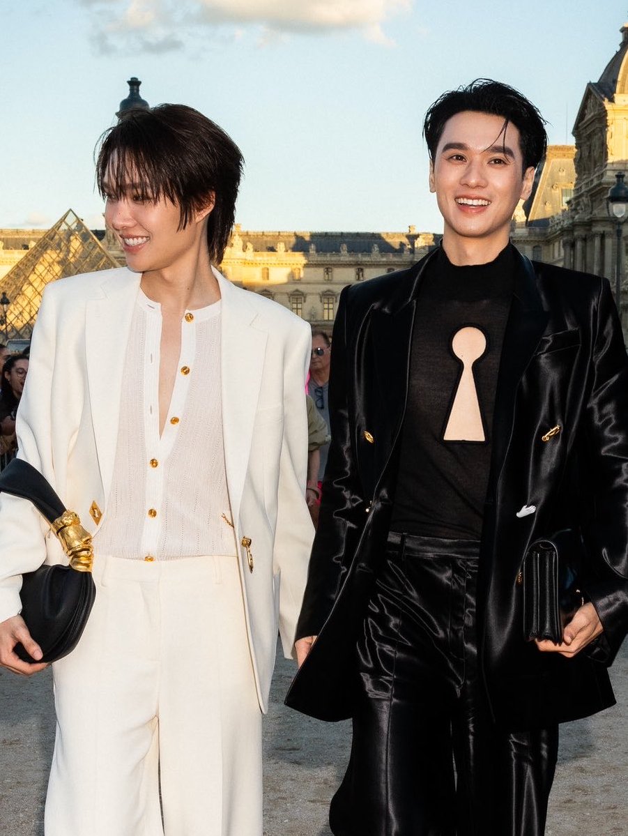 knp004's tweet photo. KengNamping really shined at the Schiaparelli event, showing such confidence and style. Proud to see this collaboration!

KENG NAMPING IN PARIS FW27

#SchiaparellixKENGNAMPING
#KengNamping 
#KengHarit #nampingster
#Schiaparelli https://t.co/AaFpN3IBbW