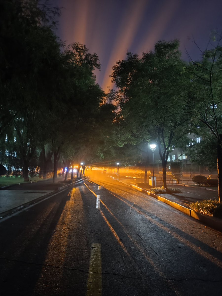 8HOZKgXiLgidyoH's tweet photo. [Quiet hum of night fills the air, that's our little secret only the world can hear]， https://t.co/gulISFABPE