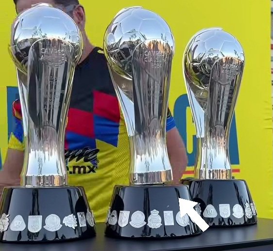Ezio656's tweet photo. El @ClubAmerica no sabe cuidar sus trofeos capítulo 27,599 https://t.co/d5gt8wc4bW