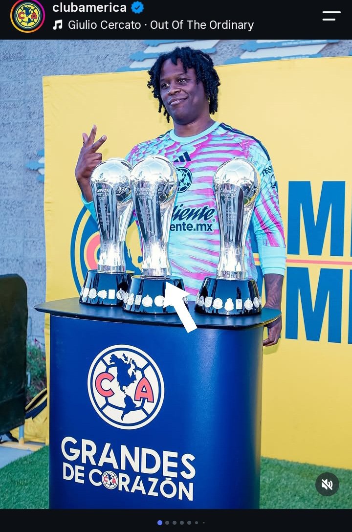 Ezio656's tweet photo. El @ClubAmerica no sabe cuidar sus trofeos capítulo 27,599 https://t.co/d5gt8wc4bW