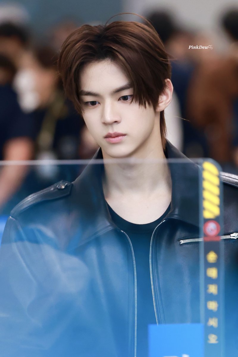 dew_inmy_i's tweet photo. 261002 ICN

#TWS #투어스 
#도훈 #DOHOON https://t.co/jIRSjRVKBL