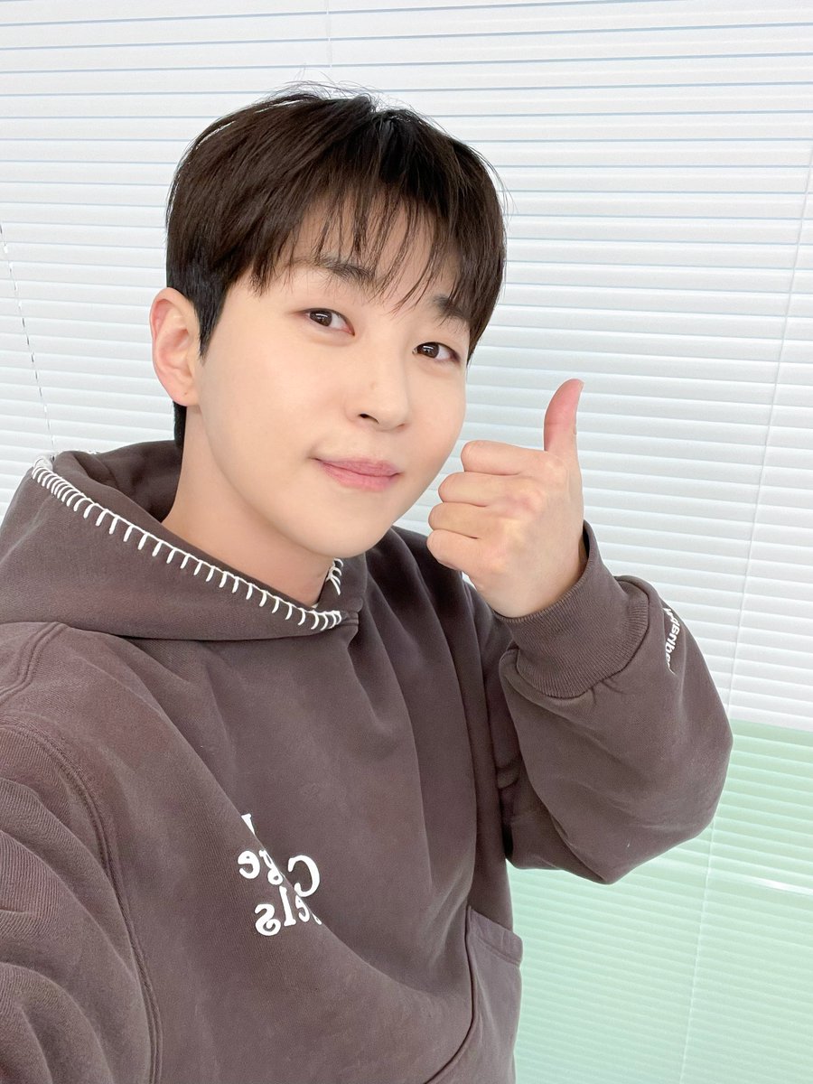 superbellcom's tweet photo. 대한민국 찐 맛집 먹방🍴은 거들 뿐!
계산기🧮보다 정확한 #딘딘 의 밥값 추리쇼, #밥값하는남자들 은 잠시 후 9:30PM⏰💛 #코미디TV 에서 만나요💛

#DINDIN #슈퍼벨컴퍼니 #superbellcompany #superbell #SBC https://t.co/tHvcB8zBJU