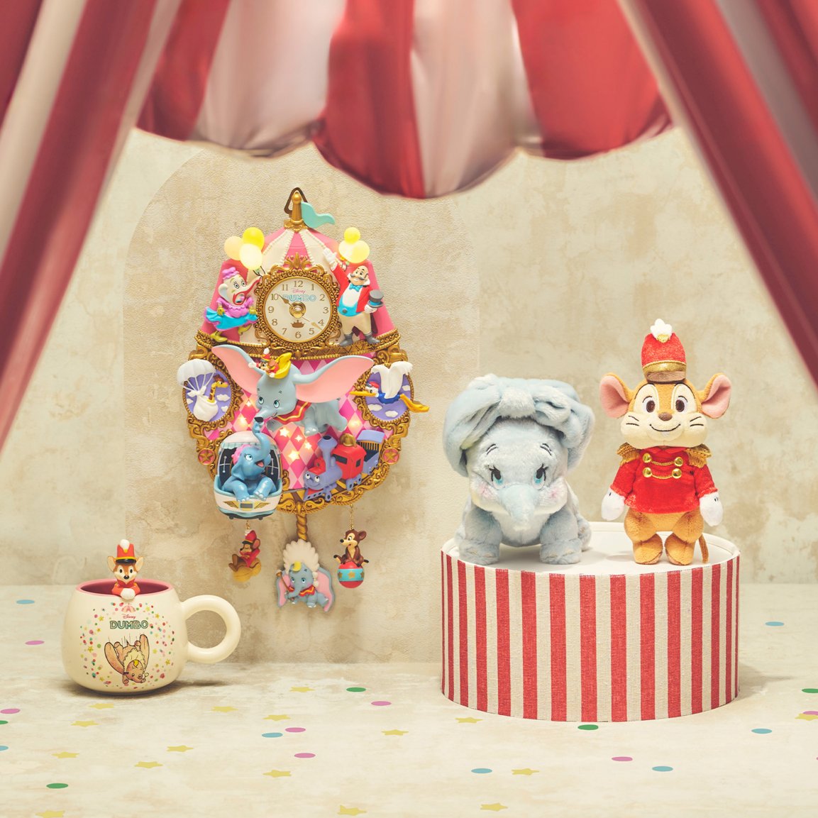disneyjp's tweet photo. 『#ダンボ』公開85周年
記念アイテムが登場✨
🎪🐘🎉🐘🎪🎉
⠀
サーカスの世界観を
ビンテージコミック風にデザインした
グッズがラインナップ🎶
⠀
#ディズニーストア.jp&amp;店舗で10月6日より発売
※ディズニーストアクラブ プレミアムメンバー限定で先行販売を実施します
▶️https://t.co/iLgmrURF0L https://t.co/bmcW7Ehf0U