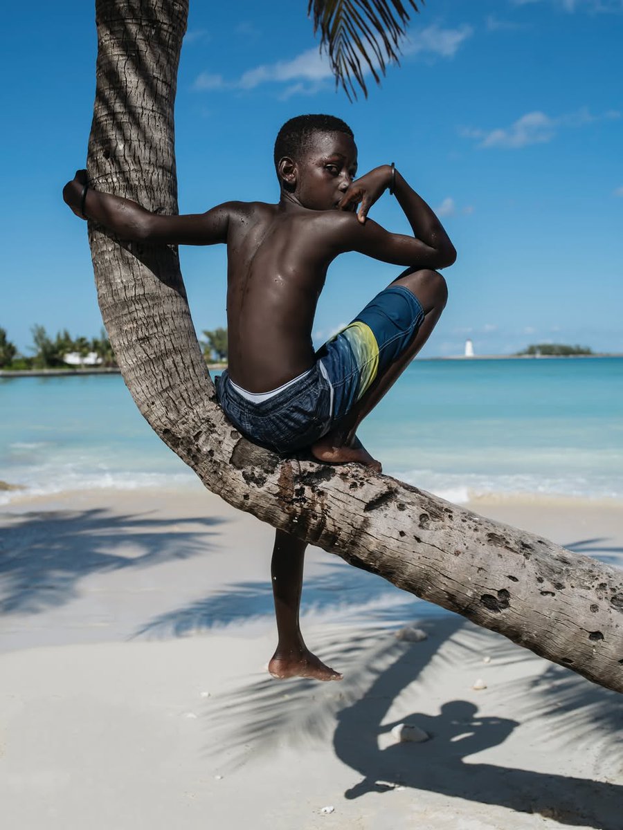 Complex's tweet photo. Through her lens, this photographer captures the heart of the Bahamas 🇧🇸

📷:melalcena https://t.co/n8yp3UoJ6K