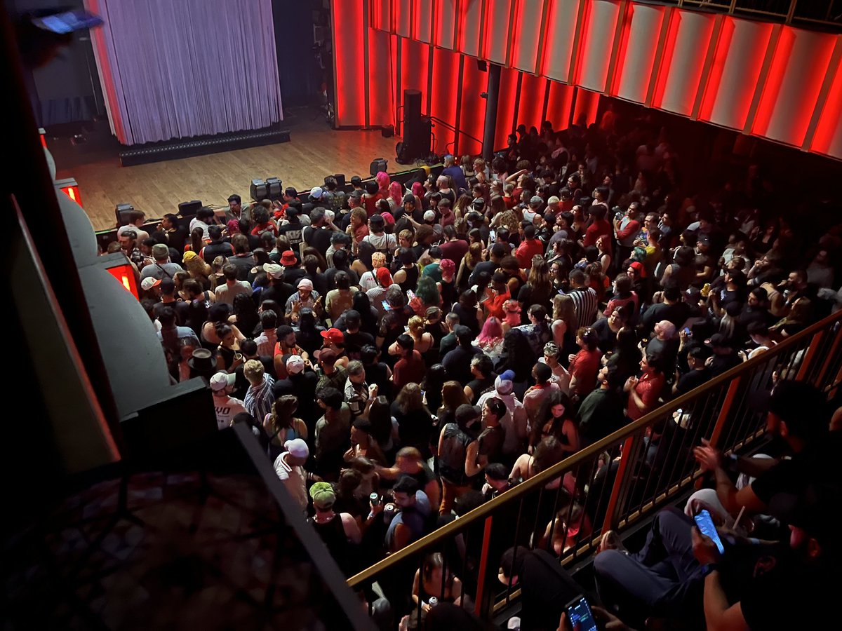 anyroom4me's tweet photo. count the amount of people with pink hair https://t.co/BMCireEQmo