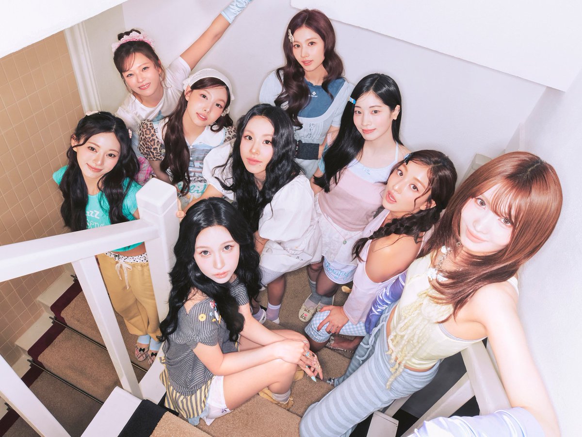 godmitzu's tweet photo. THE FIRST OT9 TWICE PHOTO IN MONTHS 🥹 https://t.co/95iOFaXkLf