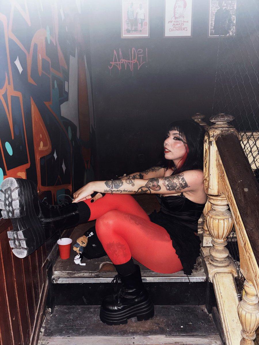 sailor__andy's tweet photo. 🧛🏻‍♀️ https://t.co/kWBk5bMdMB