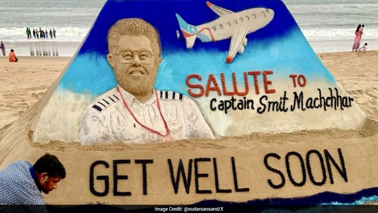 ndtv's tweet photo. Sand Artist Sudarsan Pattnaik Salutes Captain Smit Machchhar With Sand Art https://t.co/Tnx5TdGFrU https://t.co/GOceZYRdWw