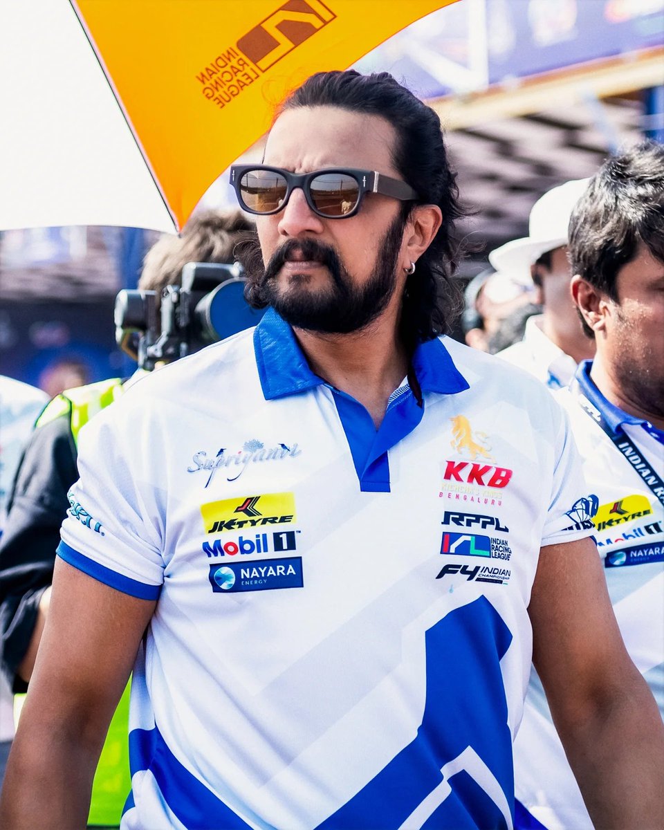 KicchaUniverse's tweet photo. The King in his element. 👑🔥

Style, swagger and that unmistakable Kiccha aura — @KicchaSudeep always commands the frame. 💙🏁

One Icon. One Legacy. Millions of Hearts. ❤️‍🔥

#KicchaSudeep #KicchaUniverse #KicchaBoss #AbhinayaChakravarthy https://t.co/mjIcommnek