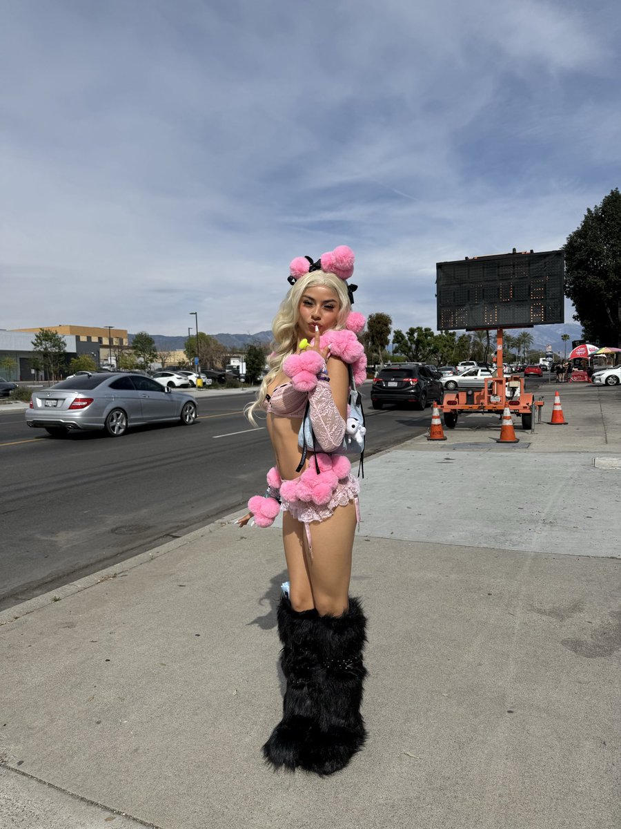 lovertures's tweet photo. i will serve cunt i promise #VividHarryween @VividSeats https://t.co/cENAa1HEdD