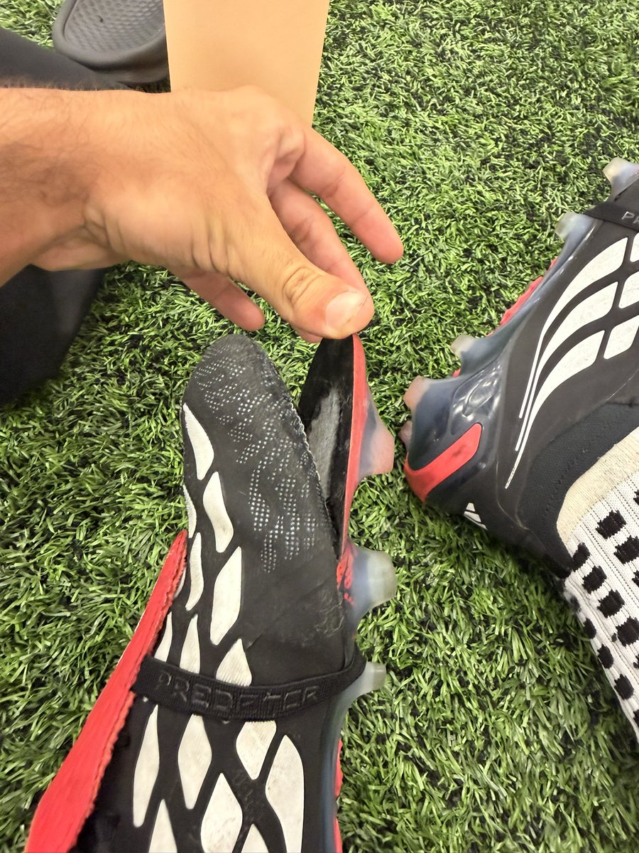 rafarichards's tweet photo. @adidasfootball @LFC Bought them less than a month ago. Use them for less than a week. Reaches out to the claims department only received an automated email I’ve been waiting for more than two weeks no answers to resolve it.  Terrible #Customerexperience  #adidas #Adidasfootball https://t.co/pBFmiah1MP