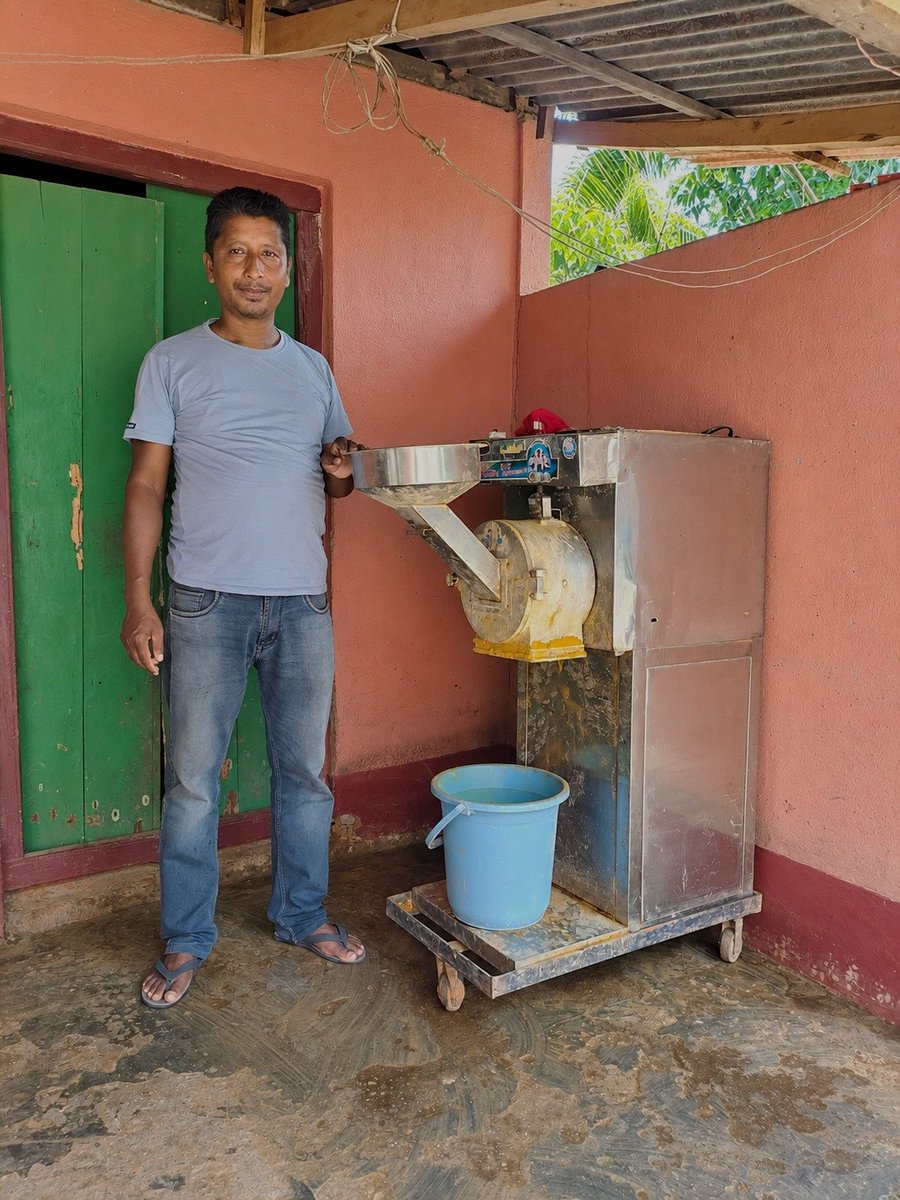 AgriGoI's tweet photo. Local Processing, Greater Value for Farmers! 🌾🏭 

Panchamay Farmers Producer Co Ltd., #Darjeeling #PMDhanDhaanyaKrishiYojana district #WestBengal,  FPO with 934 farmer members, sets up flour processing unit, capacity 7.5 Qtls/day & mini rice mill, capacity 10 Qtls/day.

Local processing Kalonunia Rice, value addition & stronger market for farmers.

 📞 Contact: Sh. Apu Singha 6296282827

🛒 Click to buy directly from the FPO
https://t.co/v8ohyYpR29

#DDKY #RiceProcessing #FlourProcessing #ValueAddition #FarmerIncome #FPOIndia #WestBengal