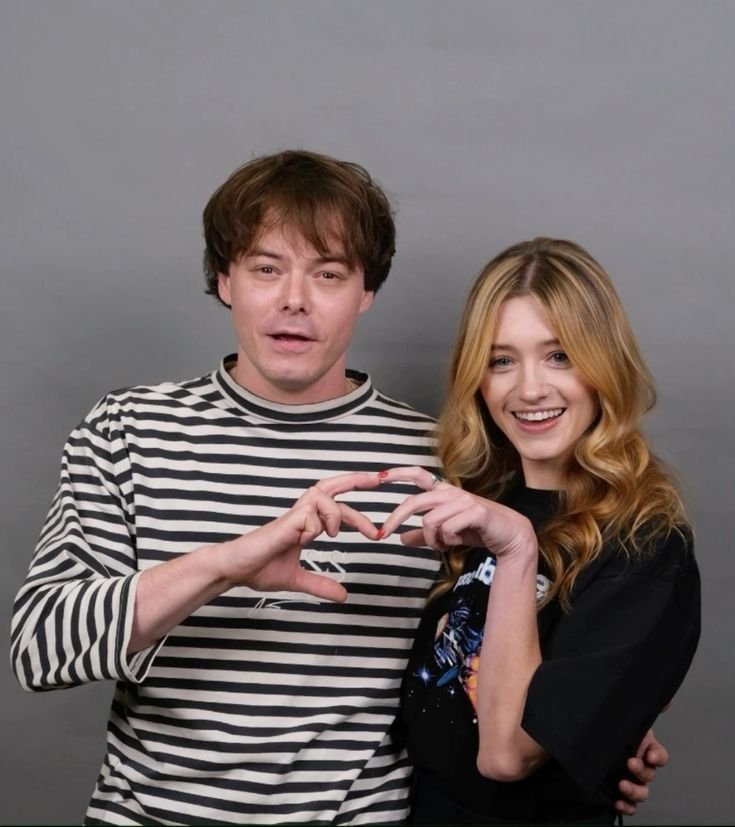 DaiDiasofficial's tweet photo. Amo qdo Natalia pega as roupas do Charlie. https://t.co/U7BTqQAqNg