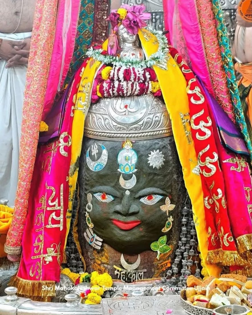 ROOPCHAUDHARY's tweet photo. ॐजय श्री बाबा महाकाल जीं,ॐ नमःपार्वती पतये,हर हर महादेव,ऊँ नम:शिवाय,श्री महाकालेश्वर ज्योतिर्लिंग के दिव्य भस्म आरती श्रृंगार दर्शन,2अक्टूबर 26, शुक्रवार,आश्विन मास,कृष्ण पक्ष 06 षष्ठी,षष्ठी-सप्तमी का श्राद्ध, स्व.महात्मा गांधी/ स्व.लालबहादुर शास्त्री जी की जयंती,अहिंसा दिवस।🙏🙏 https://t.co/OpbCIkzhZe