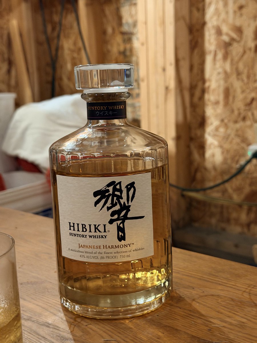 GlennCB's tweet photo. Great pairing tonight. A foundation Charter Oak and the sublime Hibiki Sumter Whiskey. #cigars #cigarlife https://t.co/SeDPjXAc6U