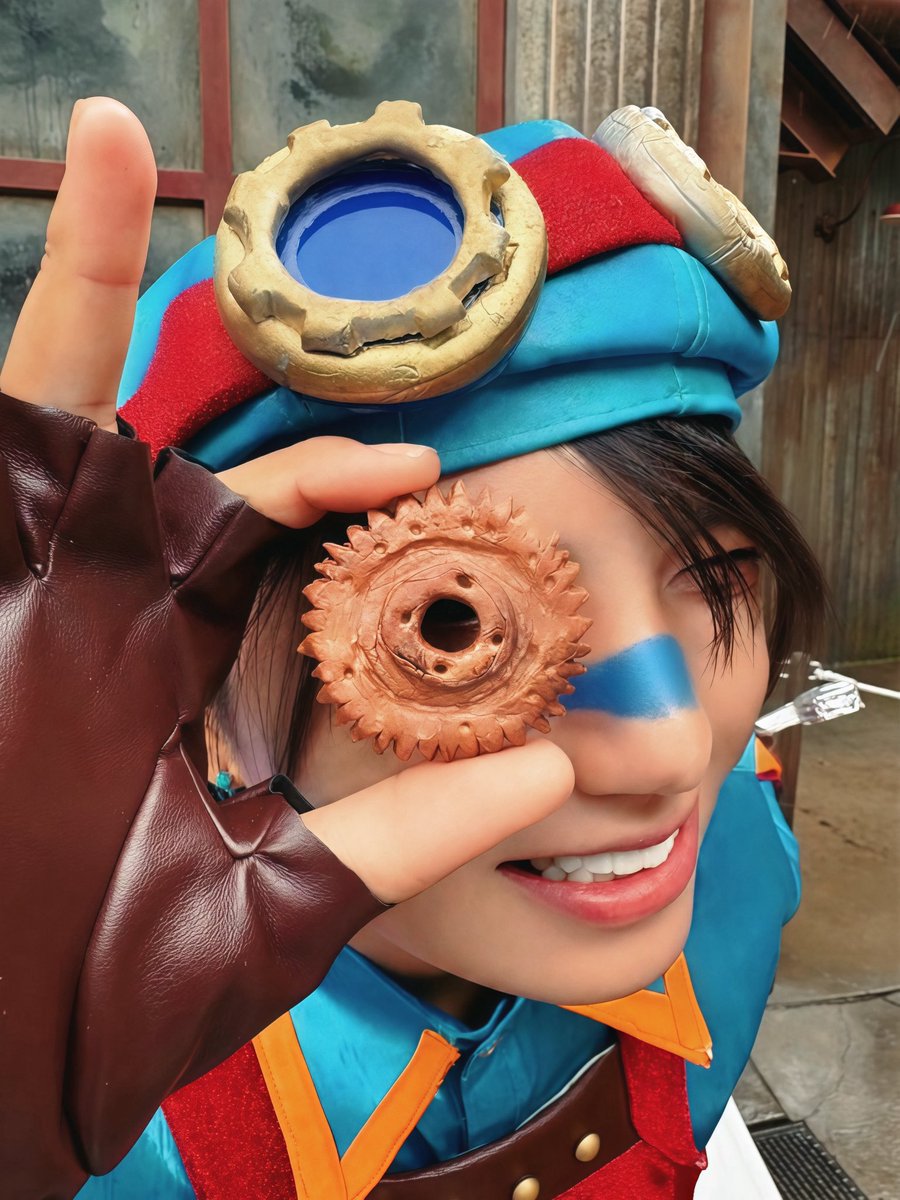 Ryu23121998's tweet photo. 鼻のペイント🟦はポスカです。

ポスカです。

 #dハロ仮装  #Dハロ仮装2026 https://t.co/rcN8Pw3mo8