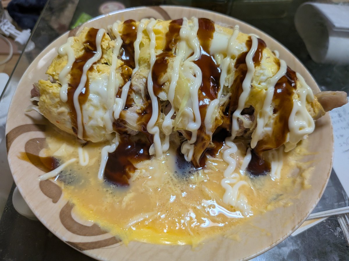 yoshikunompu's tweet photo. 5分、ラップを取りながら、
折りたためば、芸ちゃん直伝、

豚平焼き風の出来上がり☺✨️ https://t.co/iuGYdyCLfu