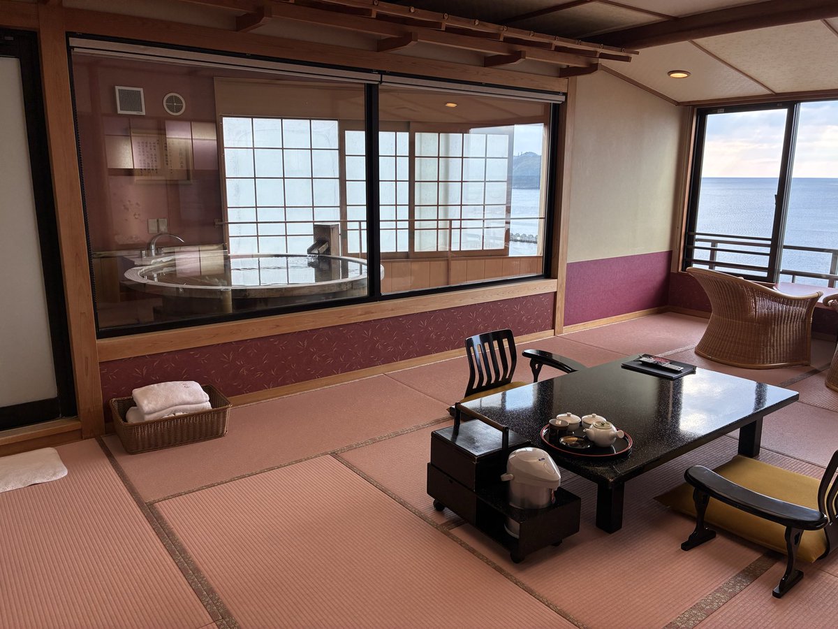 Sinatra_FF11's tweet photo. 毎年同じ日に同じ旅館で
相方の誕生日温泉旅行♨️
今年もお世話になります🤩
6階は初‼️最高過ぎる😁 https://t.co/8hkD8Zyq98