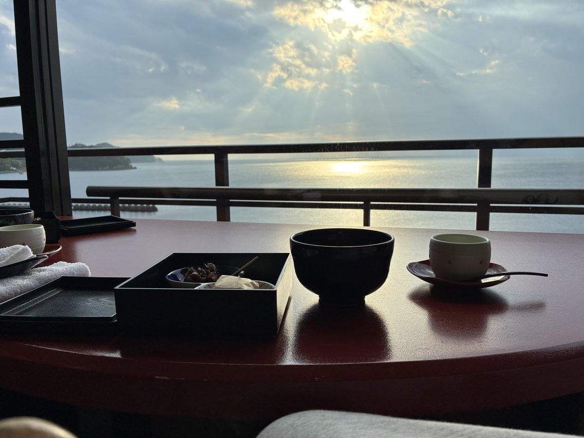 Sinatra_FF11's tweet photo. 毎年同じ日に同じ旅館で
相方の誕生日温泉旅行♨️
今年もお世話になります🤩
6階は初‼️最高過ぎる😁 https://t.co/8hkD8Zyq98