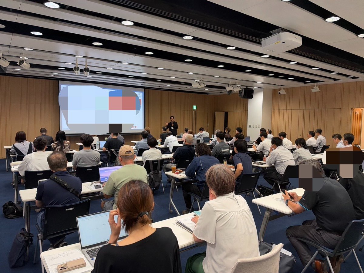 wan_line_'s tweet photo. 商工会議所でAIセミナーを始めるのに、
フォロワーも固定費もいりません。

最初にやるのは電話1本。
「AIのセミナーを開けますか？」と聞くだけです。

うちはこのやり方で1年に27回開いて、
費用約156万円から売上1,558万円になりました。

1回開くと、集客・地元の経営者との出会い・信頼資産の3つが同時に手に入る。
まさに一石三鳥のチャネルです。

この進め方を記事にまとめたんですが、気になる人います？
いいね多ければ出そうかなと！