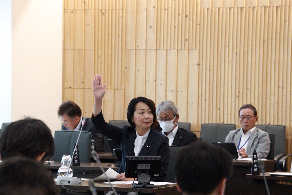 terashima_nobu's tweet photo. 北海道議会の予算特別委員会で、公明党の海野真樹道議、田中英樹道議が質問。

9月30日の知事総括では田中道議が質問し、知事から
🥔米国産の生食用じゃがいもは、万全な病害虫対策なしの輸入解禁は受け入れられない
🍀全世代への食育推進
🤝調査結果を活かした人材育成・確保
との答弁がありました。

現場の声を道政へつないでまいります！

#北海道議会 #公明党