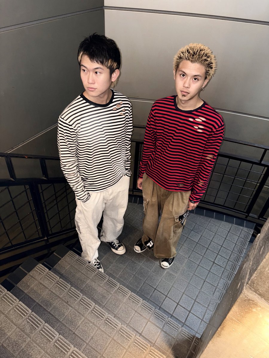 okuba_010101's tweet photo. ♦︎the奥歯’s Tシャツ 🆕
¥3,500
シュントMサイズ/ハルマLサイズ着用

♦︎ダメージボーダーロンT 🆕
¥5,000
ONE SIZE
※古着加工をしているため個体差があります

《model》
シュント/ ハルマ▶︎身長170cm
スタッフ▶︎身長156cm

先行物販 16:30-17:30 https://t.co/3iz2evnNhM