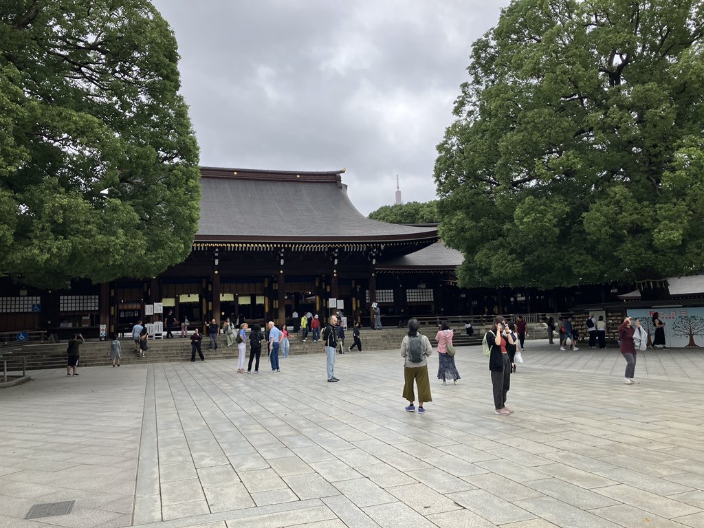 YKazuo3's tweet photo. 今日も東京ビッグサイトでの危機管理産業展へ。

新宿泊だったので朝余った時間を使ってLuupで原宿明治神宮へ😎

家族からのお土産ミッション（品川乗り）をクリアして鈴鹿へ帰ります。

会いたい人•話したい人と貴重な時間を過ごせました、ありがとう！ https://t.co/YTbGaNsgHu