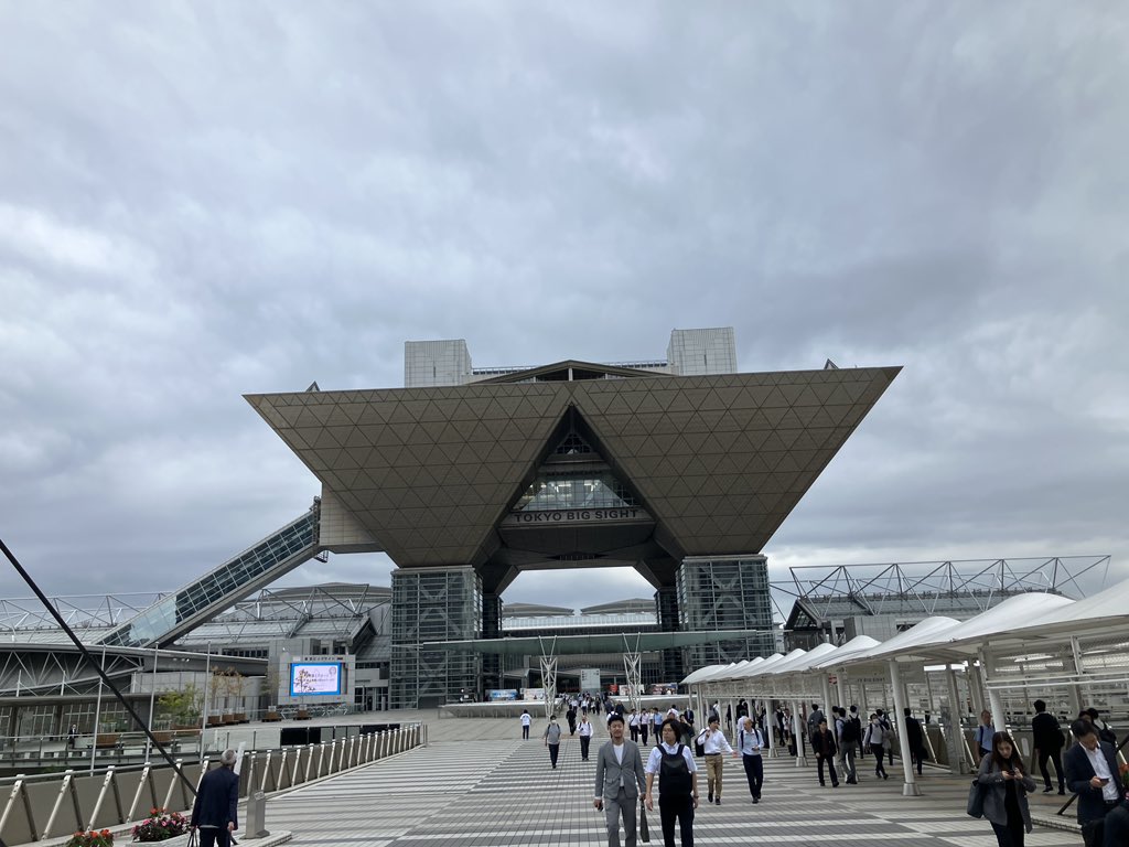 YKazuo3's tweet photo. 今日も東京ビッグサイトでの危機管理産業展へ。

新宿泊だったので朝余った時間を使ってLuupで原宿明治神宮へ😎

家族からのお土産ミッション（品川乗り）をクリアして鈴鹿へ帰ります。

会いたい人•話したい人と貴重な時間を過ごせました、ありがとう！ https://t.co/YTbGaNsgHu