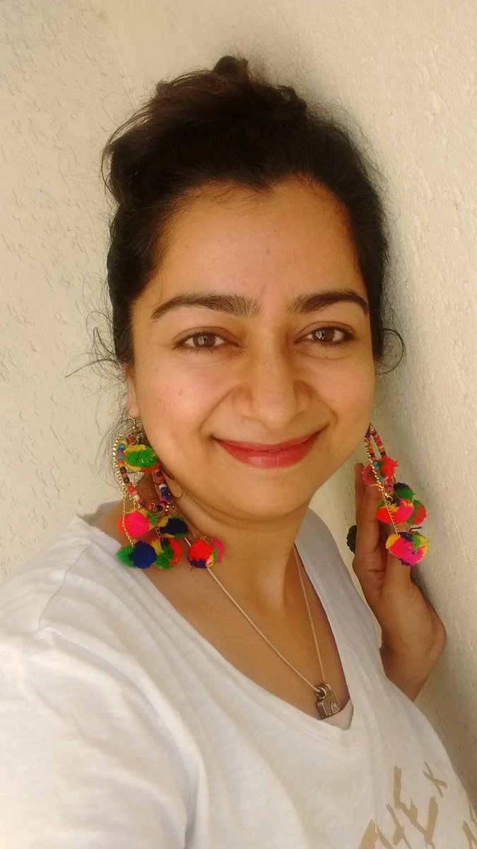 _myartjournal's tweet photo. My taste in music and fondness for flowers enhanced multifold in my devotion journey. It felt unreal as things I earlier thought were out of reach and cliche were in my heart. I appreciated myself as a feminine embodiment. I felt safe in my body. #Devi https://t.co/ucslpcypRv