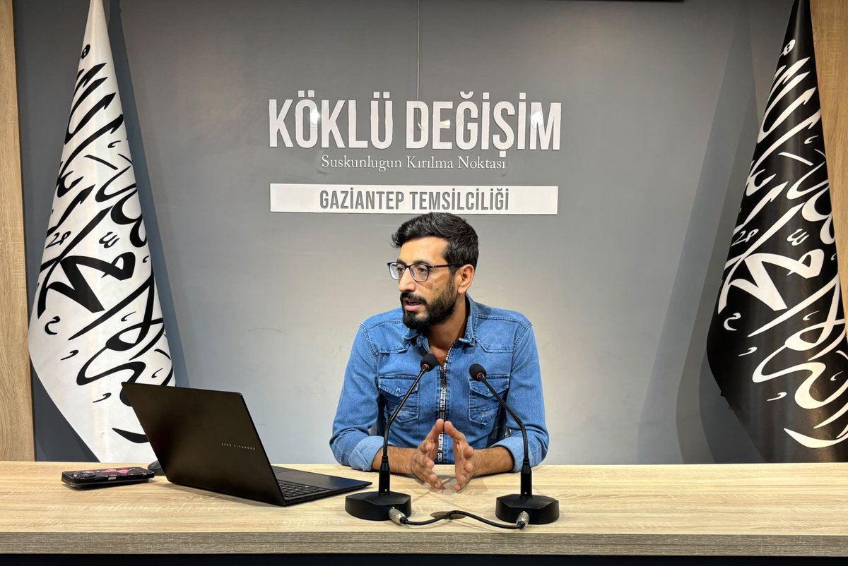 KokluDegisim27's tweet photo. Davetten İslam Devletine: Uyanış Sohbetleri kapsamında bu hafta Abdulkadir Albayram'ın sunumu ile "Yolsuzluk ve Nedenleri" Başlıklı programımızı gerçekleştirdik. 

Sunumda; son zamanlarda gündemde meydana gelen yolsuzluk haberlerinin ana kaynağı ele alındı. Aslında tüm bu yolsuzluklara kapı aralayanın laik-demokratik sistem olduğu, belirli şahısların ferdi yolsuzluklarından ziyade; mevcut küresel sistemin tamamen toplumları sömürü üzerine kurulduğu, insanlar üzerinde tatbik edilen bu sistem çökmediği müddetçe yolsuzluk haberlerinin ne ilk ne de son olacağından bahsedildi. 
Çözüm olarak ise; yüzyıllar boyunca tüm insanlığa refah sunmuş, ilahi kaynağa dayanan İslam Nizâmın'ın tatbik edilmesi gerekliliği islamın iktisadi düzeni örnekliğinde sunuldu.