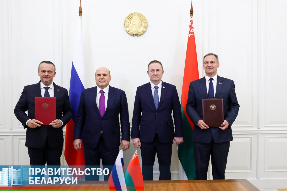 ActualidadBel's tweet photo. Belarús y Rusia firmaron un memorando de cooperación para la construcción de la línea ferroviaria de alta velocidad Moscú-Minsk🚄
 
El documento fue firmado por el Ministro de Transporte de Belarús, Alexei Lyakhnovich, y el Ministro de Transporte de Rusia, Andrei Nikitin.
👇🏼🇧🇾🇷🇺 https://t.co/llTg7gSz6e