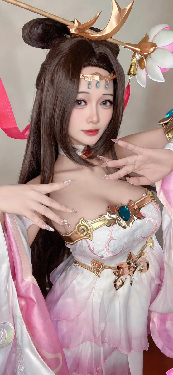 SoladayoLA's tweet photo. 美貌，也是武器

     #HonorofKings 
             #DiaoChan  #cosplay
                       #王者 #貂蝉
                               「绝世舞姬」 https://t.co/zCBYB2JBUm