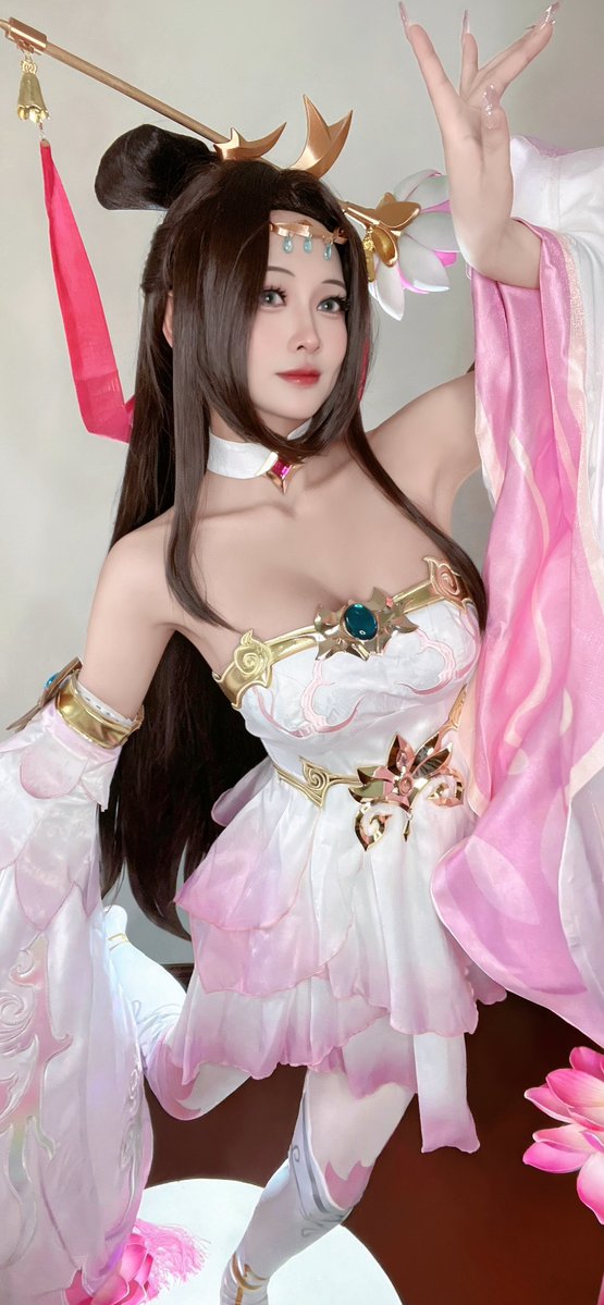 SoladayoLA's tweet photo. 美貌，也是武器

     #HonorofKings 
             #DiaoChan  #cosplay
                       #王者 #貂蝉
                               「绝世舞姬」 https://t.co/zCBYB2JBUm