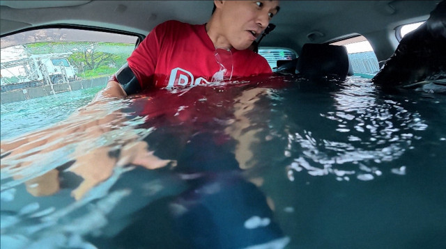 livedoornews's tweet photo. 【今日放送】「探偵！ナイトスクープ」水没した車から脱出する方法を真剣に実証実験
https://t.co/UkJT5PeeqK

依頼者である女性の息子は5歳児の「クルマ大好き博士」。静岡にある施工技術総合研究所へ向かい、この施設の中で車を水没させ、水圧でドアが開かなくなった時に脱出できるかを検証する。 https://t.co/ijUrl3ACMa
