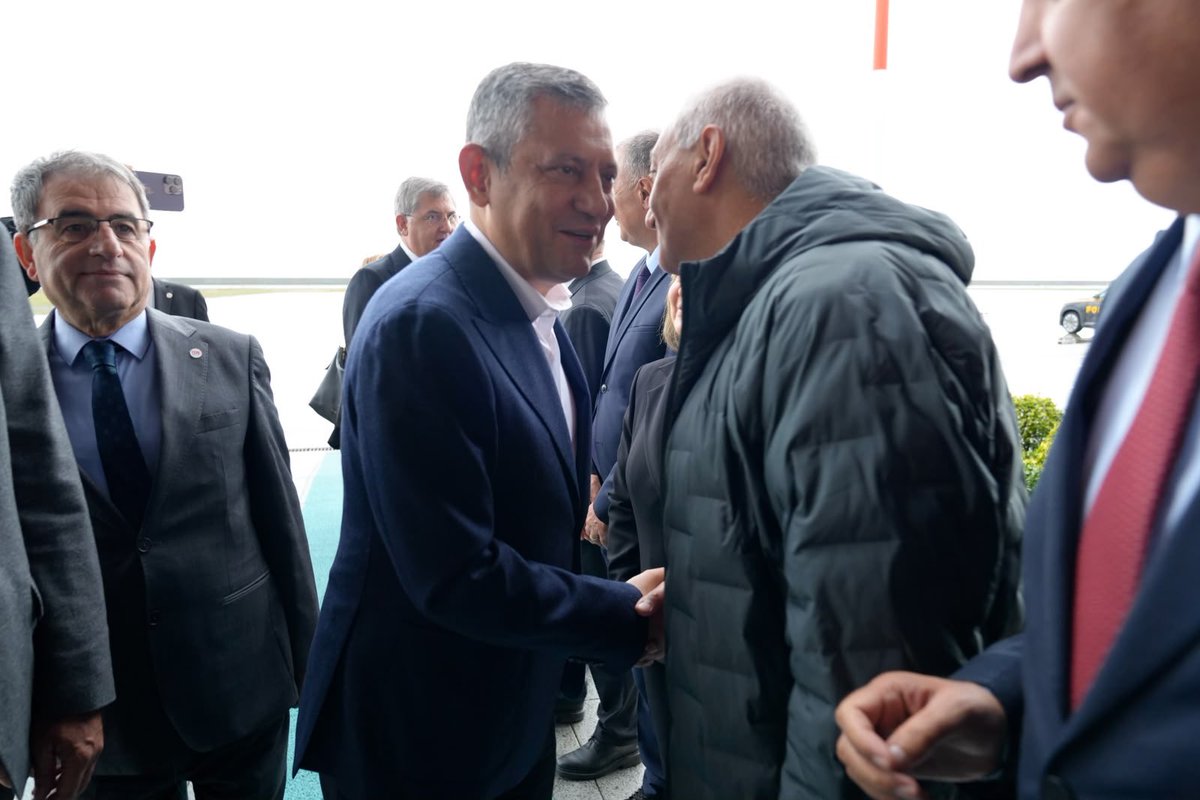 ecervatoglu's tweet photo. Genel Başkanımız Sayın Özgür Özel’i Rize-Artvin Havalimanı’nda karşıladık. Fındıklı halkının selamını ve dayanışma ruhunu ilettik. https://t.co/NmyR31pjxy