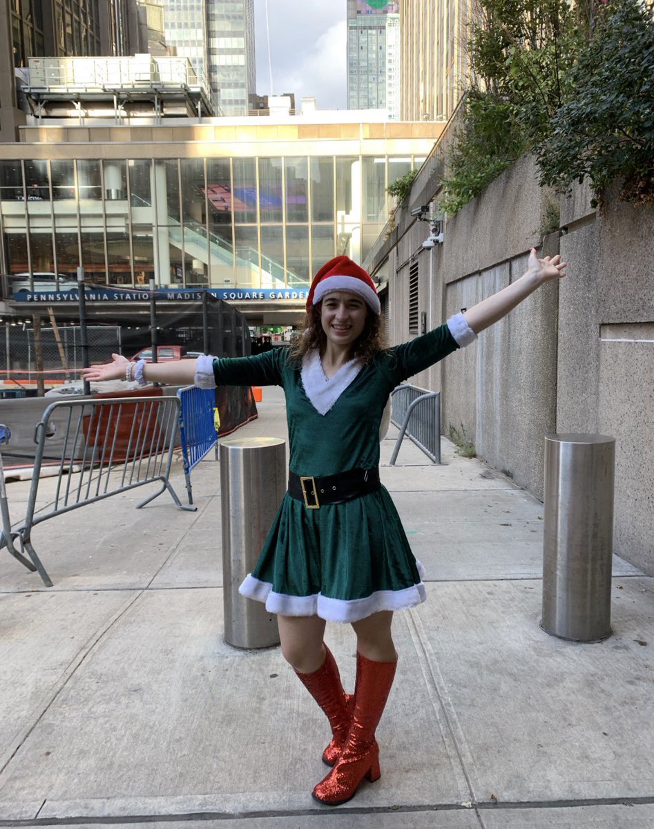 FaithPopCulture's tweet photo. I had the most amazing privilege to see @Harry_Styles for his first ever Harryween back in 2021 at @TheGarden & now @VividSeats is hosting a giveaway to win Harryween tickets for this year! It would be a dream come true to win & celebrate Halloween w/ Harry! ๐๐ป #VividHarryween https://t.co/HgBfr13ByH