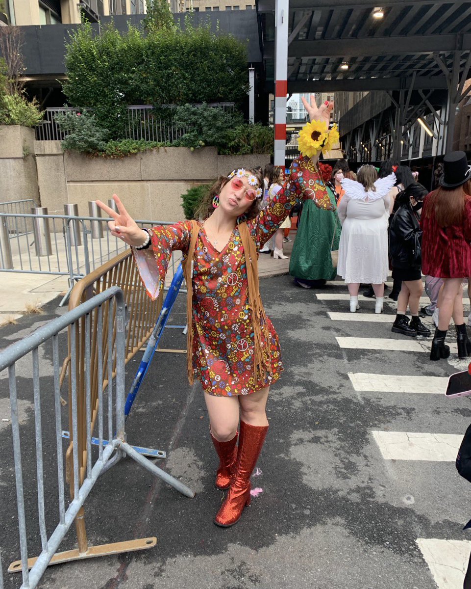 FaithPopCulture's tweet photo. I had the most amazing privilege to see @Harry_Styles for his first ever Harryween back in 2021 at @TheGarden & now @VividSeats is hosting a giveaway to win Harryween tickets for this year! It would be a dream come true to win & celebrate Halloween w/ Harry! ๐๐ป #VividHarryween https://t.co/HgBfr13ByH