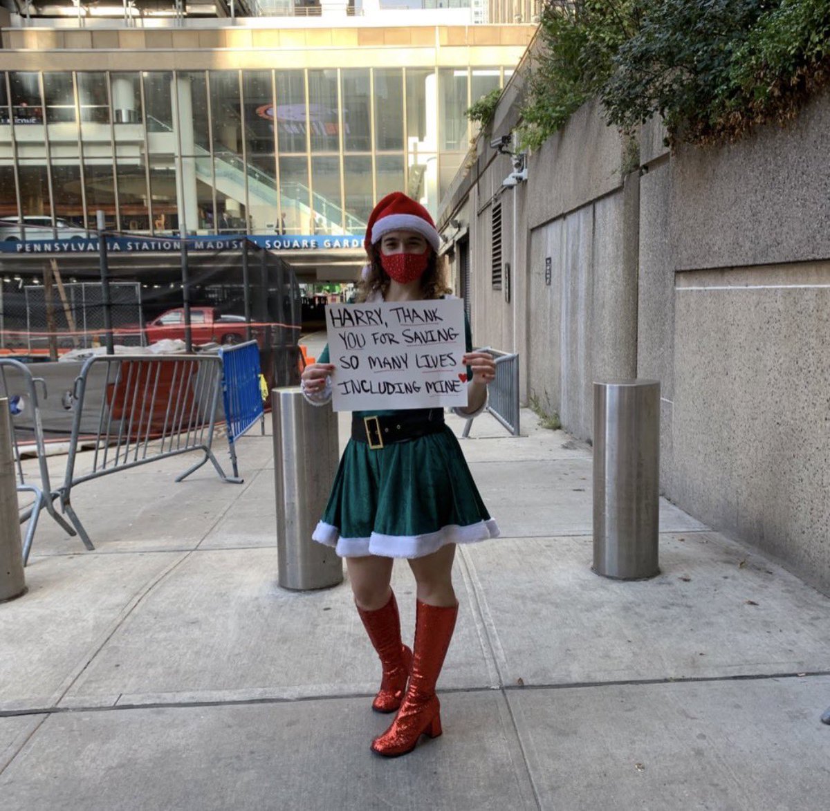 FaithPopCulture's tweet photo. I had the most amazing privilege to see @Harry_Styles for his first ever Harryween back in 2021 at @TheGarden & now @VividSeats is hosting a giveaway to win Harryween tickets for this year! It would be a dream come true to win & celebrate Halloween w/ Harry! ๐๐ป #VividHarryween https://t.co/HgBfr13ByH