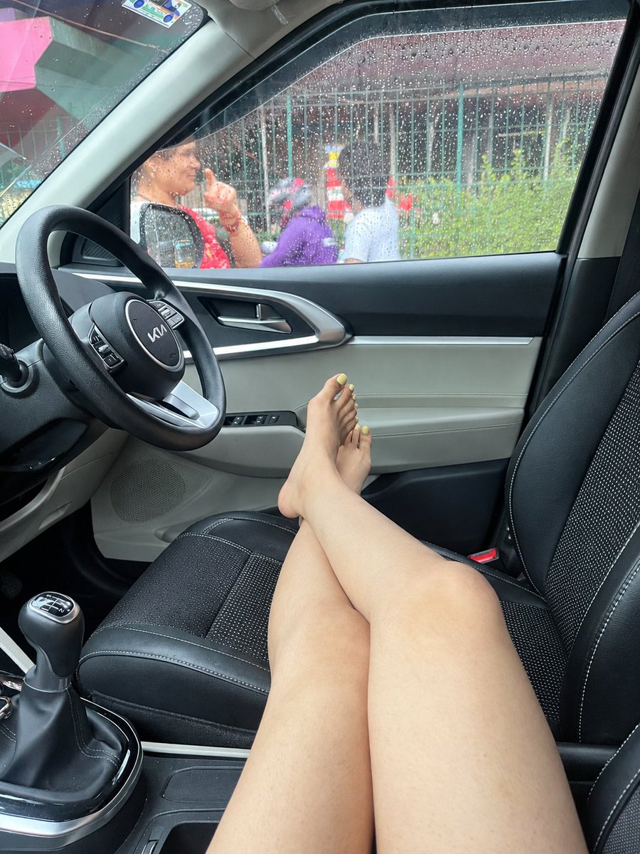 backupfanaah's tweet photo. 💋 Parked, pampered, and completely out of your league. 💅🏻💸 Think you can afford my attention? Prove it, wallet boy. 👠🔒 #Findom #PayPig #CashSlave #Goddess https://t.co/39xRvLOlZK