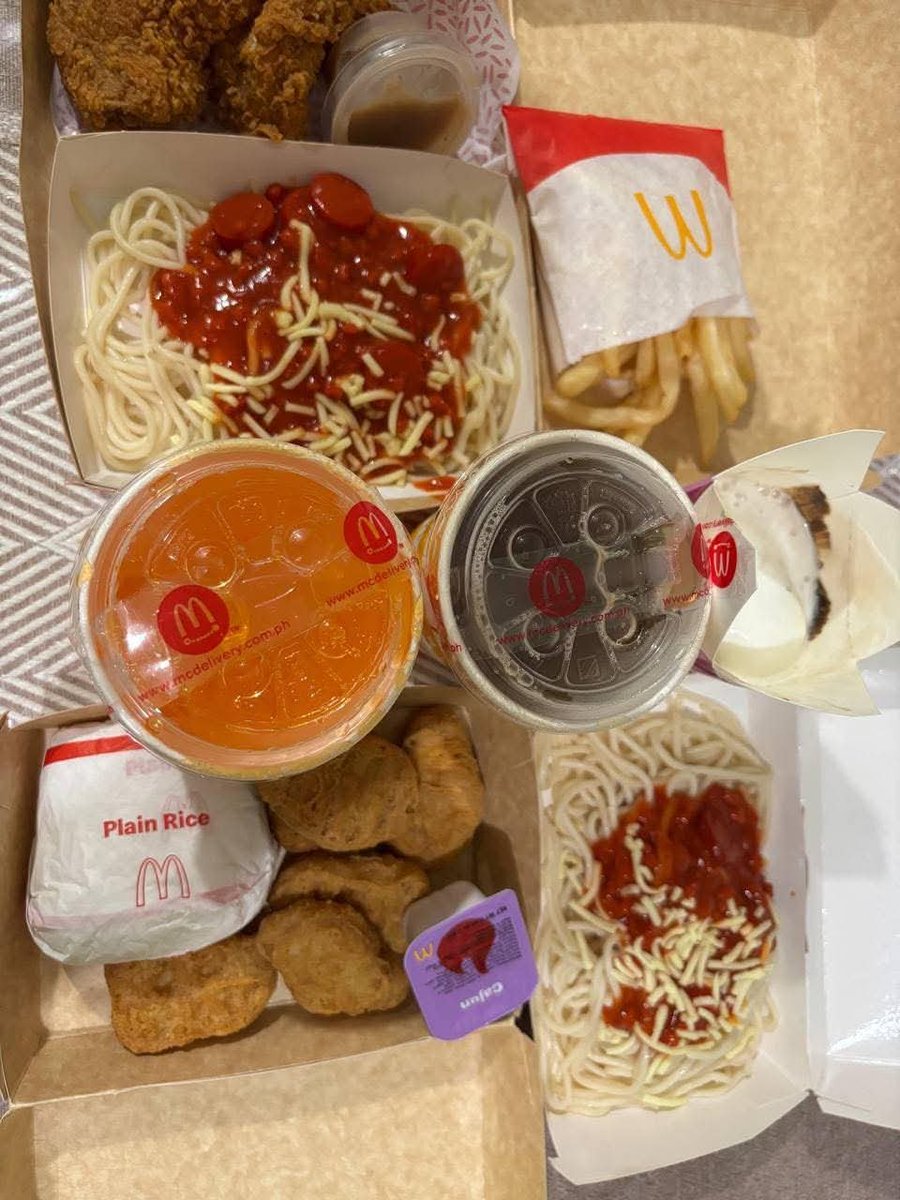 tech13_g's tweet photo. Sharing this kasi baka hindi niyo pa alam: check your GrabCoins before ordering! Pwede pala i-redeem for a free item voucher, then gamitin with your discounted order. Every transaction earns GrabCoins too. Until Oct 8 lang! 🥳🥳🧡✨ https://t.co/7gjyohHoJh